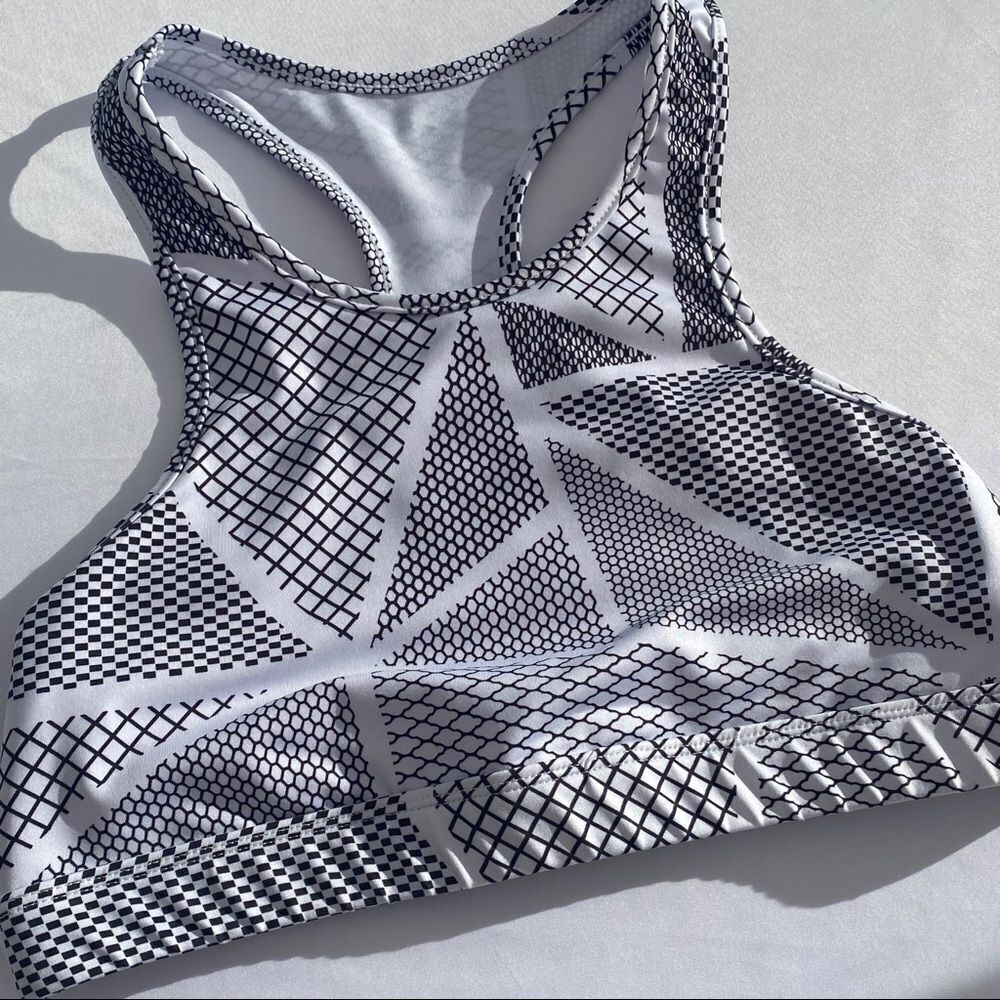 Geometric Shape High Neck Sports Bra NWOT M